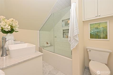5207 Wallingford Avenue N Seattle WA 98103