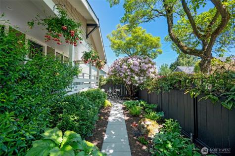 5207 Wallingford Avenue N Seattle WA 98103