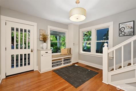 5207 Wallingford Avenue N Seattle WA 98103