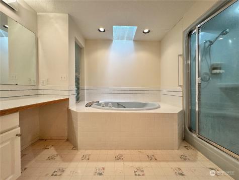 129 Ne Clearview Lane Bremerton WA 98310