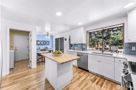 20714 NE 43rd Street Sammamish WA 98074