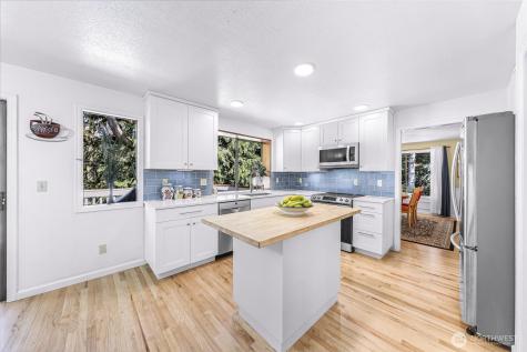 20714 NE 43rd Street Sammamish WA 98074