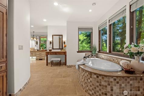 5618 Old Stump Drive NW Gig Harbor WA 98332