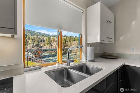 34 Steelhead Lane Dryden WA 98821