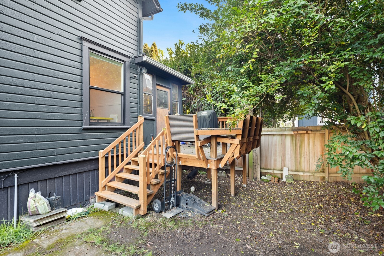 2011 E James Street Seattle WA 98122