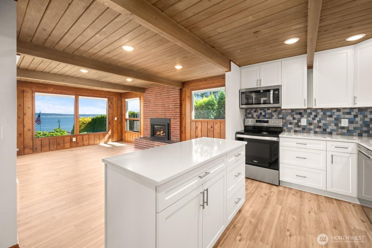 6883 Holeman Avenue Blaine WA 98230