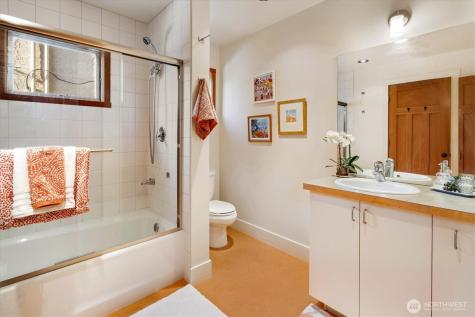 1209 N 44th Street Seattle WA 98103