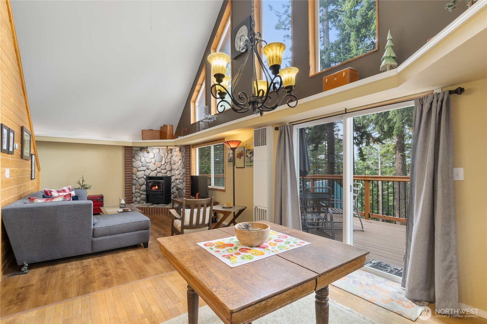 1051 Highland Loop Ronald WA 98940