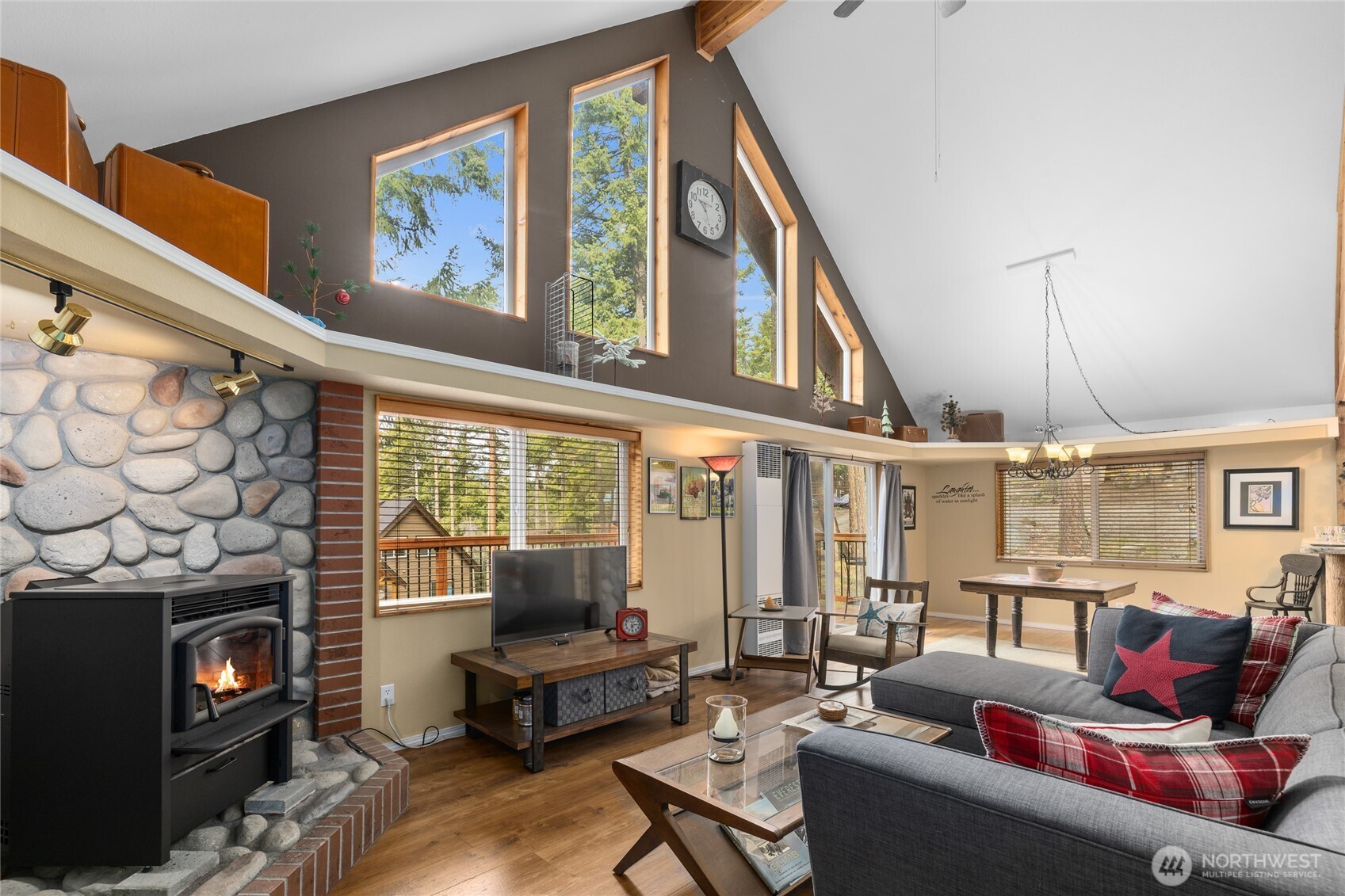 1051 Highland Loop Ronald WA 98940