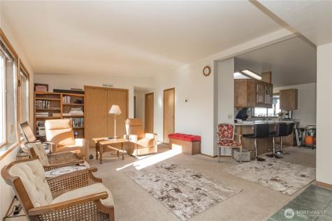 30961 E Lake Morton Drive SE Kent WA 98042