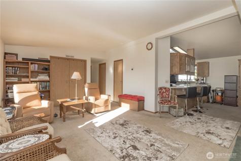 30961 E Lake Morton Drive SE Kent WA 98042