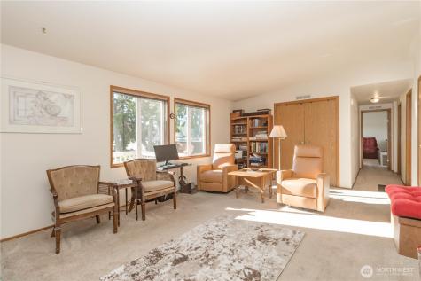 30961 E Lake Morton Drive SE Kent WA 98042