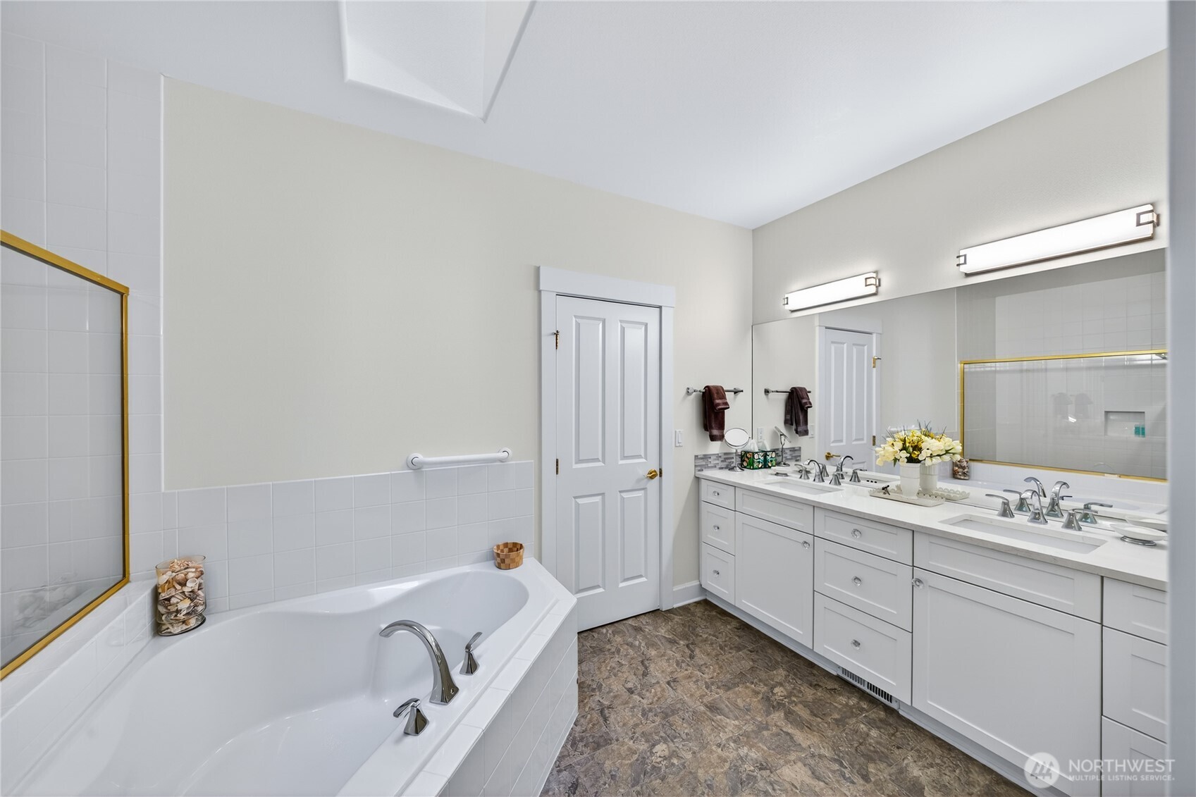 2016 Cascade Court Anacortes WA 98221