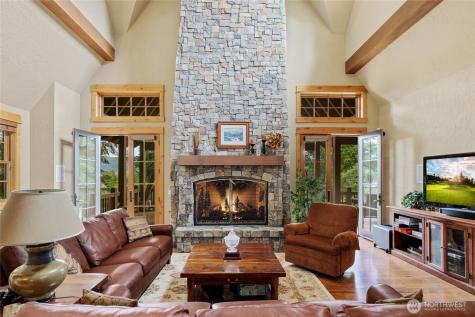 80 Queens Loop Cle Elum WA 98922