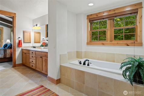 80 Queens Loop Cle Elum WA 98922