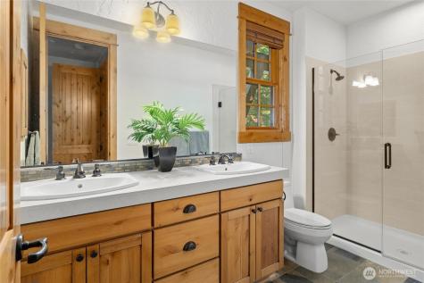 80 Queens Loop Cle Elum WA 98922