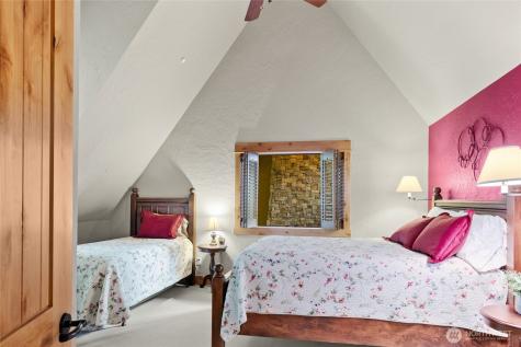 80 Queens Loop Cle Elum WA 98922