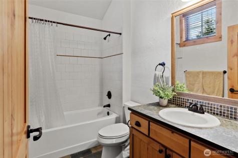 80 Queens Loop Cle Elum WA 98922