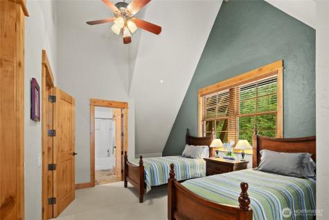 80 Queens Loop Cle Elum WA 98922