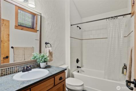 80 Queens Loop Cle Elum WA 98922