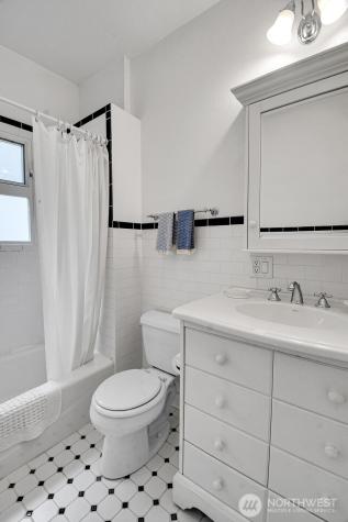 2719 Nob Hill Avenue N Seattle WA 98109