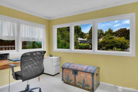 2719 Nob Hill Avenue N Seattle WA 98109