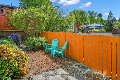 2719 Nob Hill Avenue N Seattle WA 98109