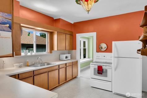 2719 Nob Hill Avenue N Seattle WA 98109