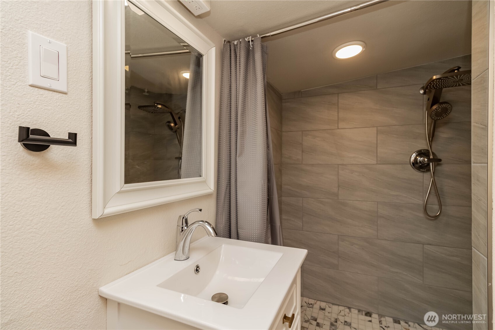 6645 S Oakes Street Tacoma WA 98409