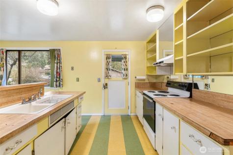 13758 Palatine Avenue N Seattle WA 98133