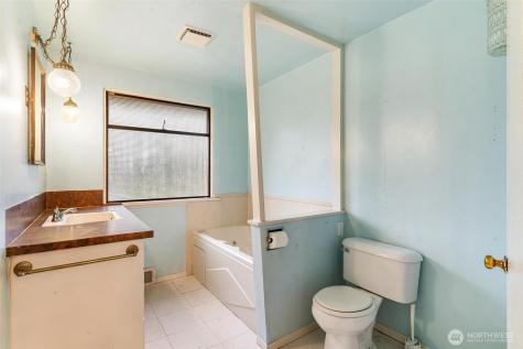 13758 Palatine Avenue N Seattle WA 98133