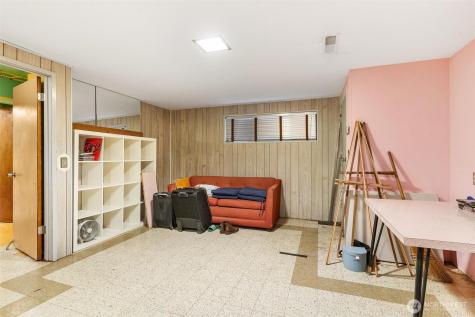 13758 Palatine Avenue N Seattle WA 98133