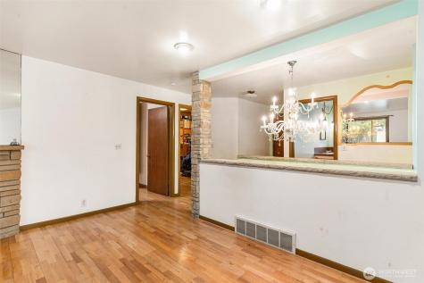 13758 Palatine Avenue N Seattle WA 98133