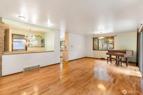 13758 Palatine Avenue N Seattle WA 98133