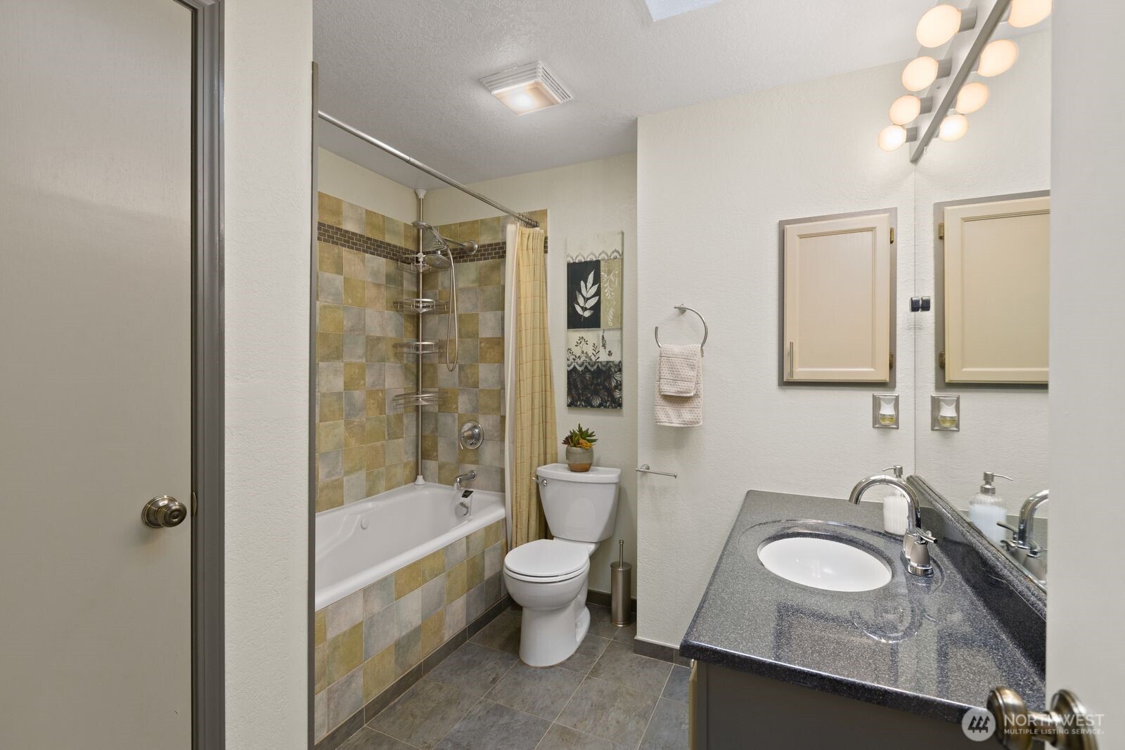 904 214th Place SW Lynnwood WA 98036