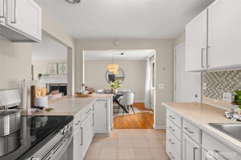 10417 17th Avenue SW Seattle WA 98146