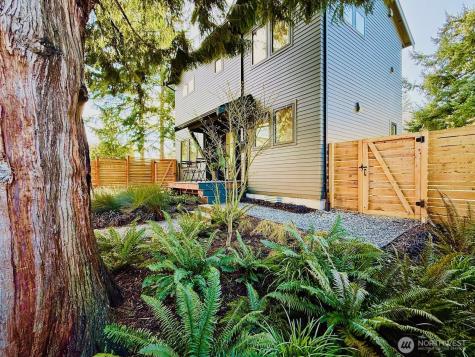 10421 41st Avenue SW Seattle WA 98146