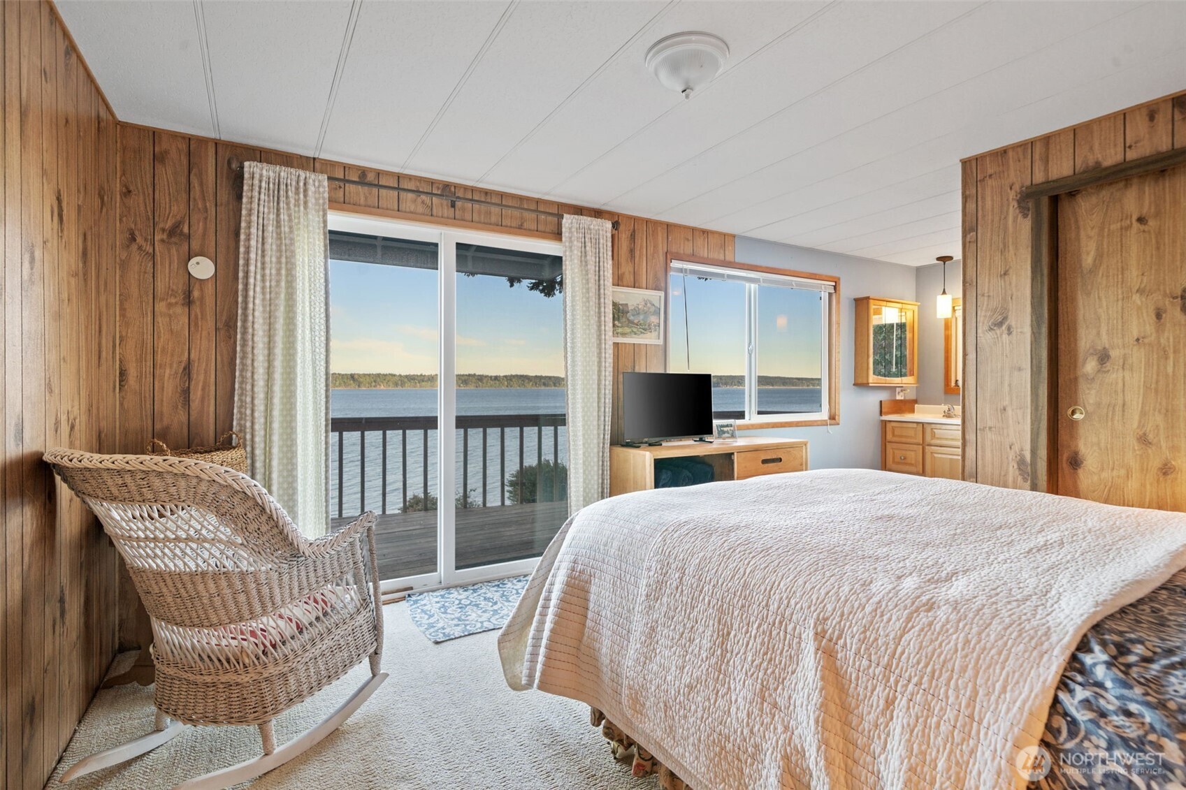 727 E Stretch Island Road S Grapeview WA 98546