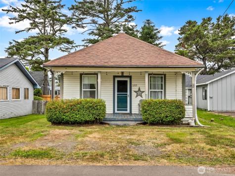 1205 49th Street Seaview WA 98644