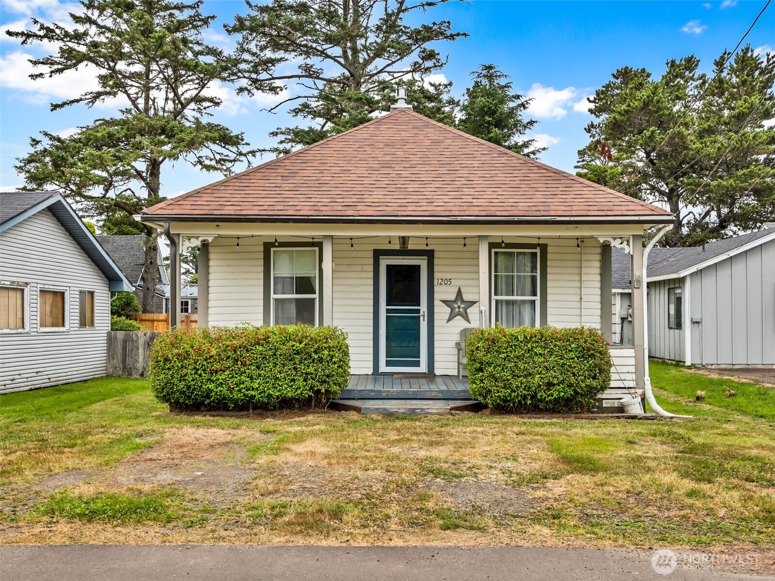 1205 49th Street Seaview WA 98644
