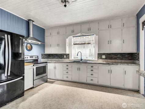 1205 49th Street Seaview WA 98644