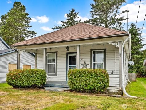 1205 49th Street Seaview WA 98644