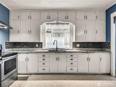 1205 49th Street Seaview WA 98644