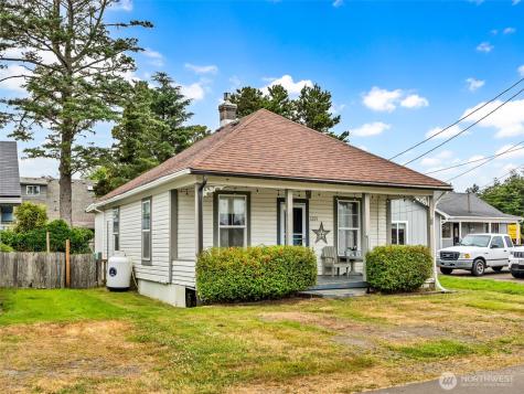 1205 49th Street Seaview WA 98644