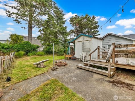 1205 49th Street Seaview WA 98644