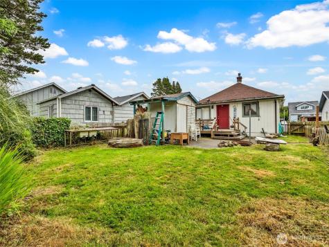 1205 49th Street Seaview WA 98644