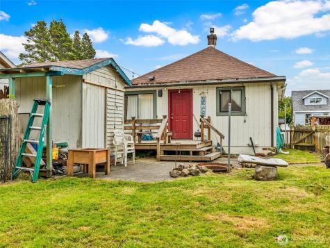 1205 49th Street Seaview WA 98644