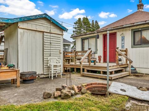 1205 49th Street Seaview WA 98644