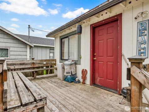 1205 49th Street Seaview WA 98644