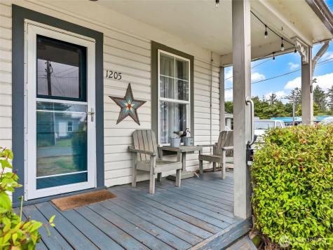1205 49th Street Seaview WA 98644